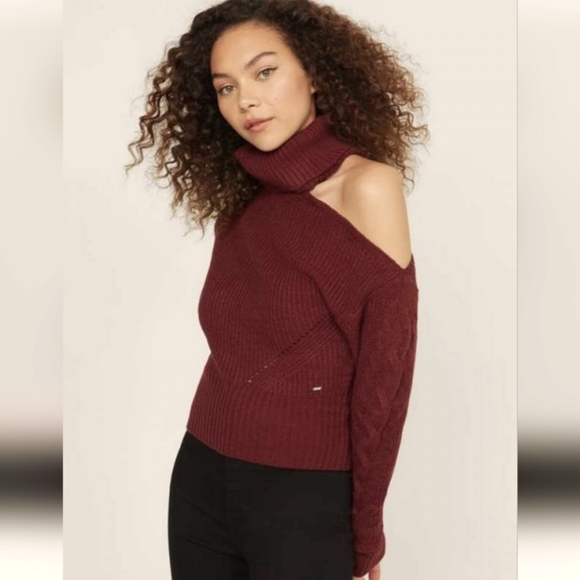 Guess burgundy cut out shoulder sweater-Medium - Picture 1 of 7